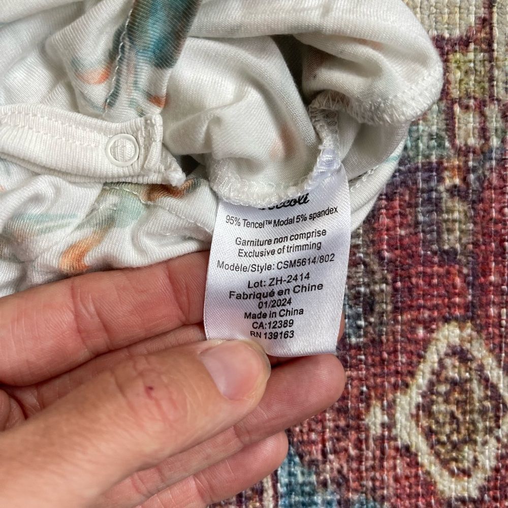 Coccoli matching set of 2 Baby Romper Tencel White with Blue and Orange Crabs - Picture 6 of 10